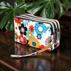 ❤️🧡Large Capacity Floral Multi-Color Wristlet❤️🧡/NIP